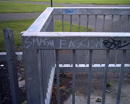 Graffiti: Smash Fascism